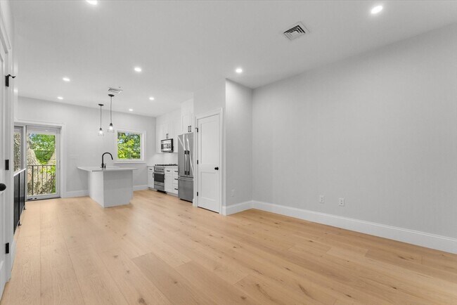 84 Baxter St in Boston, MA - Building Photo - Building Photo