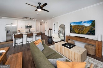 1520 Laurel Crossing Pkwy NE, Unit 5000-5005 in Buford, GA - Building Photo - Building Photo