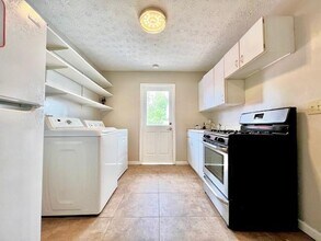 1295 Turner Rd SW in Lilburn, GA - Building Photo - Building Photo