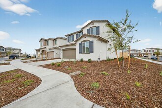 5316 Allentown Wy in Sacramento, CA - Foto de edificio - Building Photo