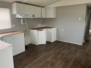 207 Heath Rd in Four Oaks, NC - Building Photo - Building Photo