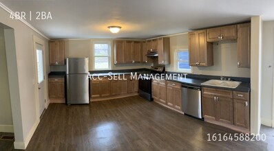 705 W Grove St in Greenville, MI - Building Photo - Building Photo