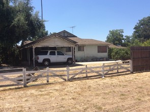 1547 Arland Ave in Rosemead, CA - Foto de edificio - Building Photo