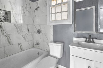 458 Burton Ave in Montgomery, AL - Foto de edificio - Building Photo