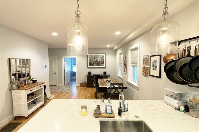 335 Maverick St, Unit #1