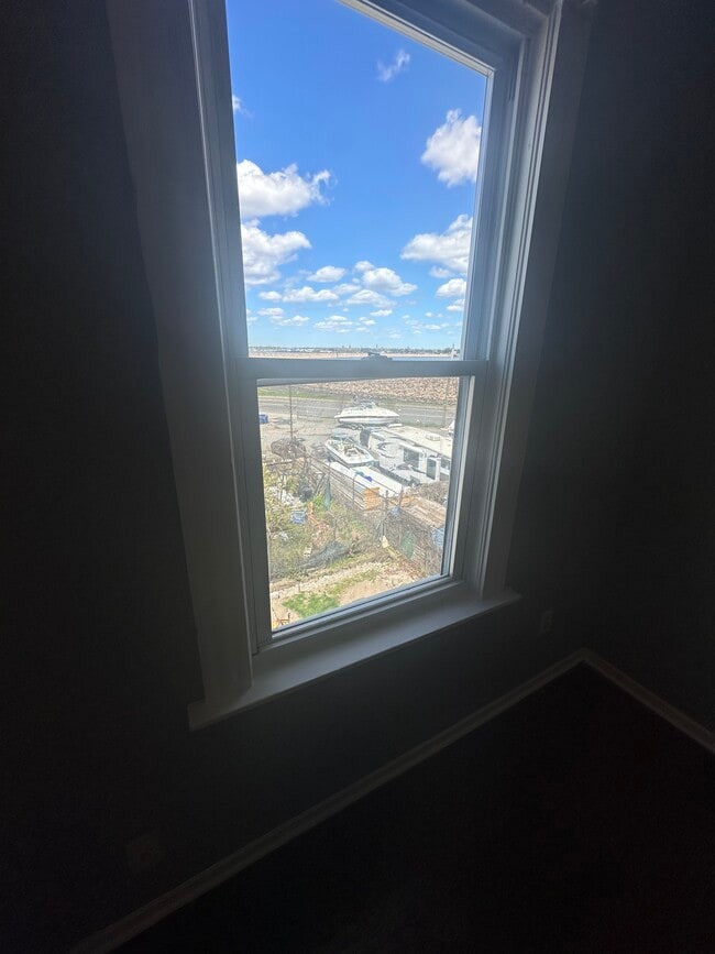 12 Cleveland St, Unit Unit 3 in New Bedford, MA - Foto de edificio - Building Photo