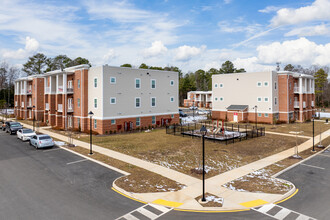 Winchester Forest in North Chesterfield, VA - Building Photo - Building Photo