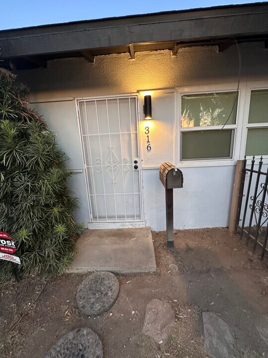 314 S Santa Anita Ave in Pasadena, CA - Foto de edificio