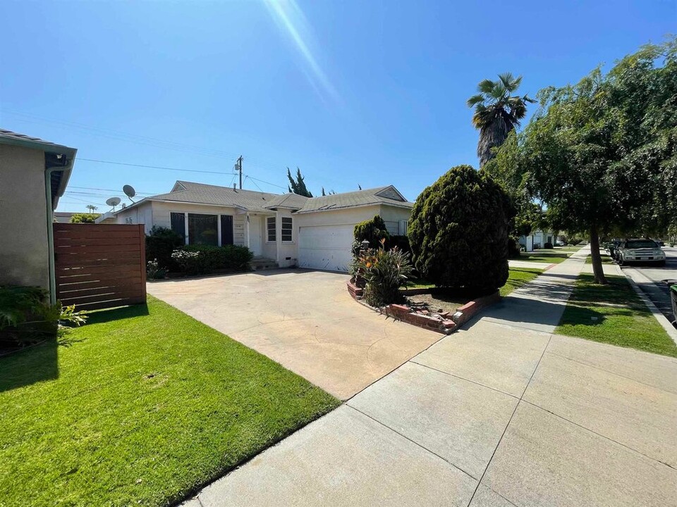 11466 Culver Park Dr in Culver City, CA - Building Photo