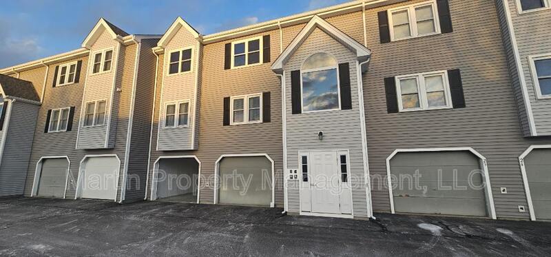 94 Tennis Plaza Rd in Dracut, MA - Building Photo