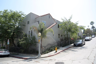 LARGE 2 BEDROOM AVAILABLE in Los Angeles, CA - Building Photo - Primary Photo