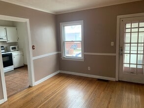 6100 Knoxville Ave in Peoria, IL - Building Photo - Building Photo