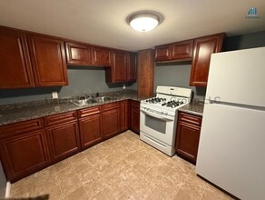 949 Locust St in Fall River, MA - Building Photo - Building Photo