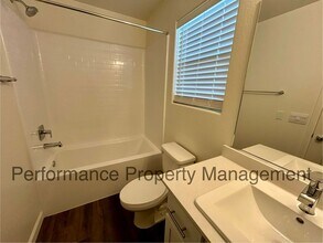 6104 Caruso Ave in Bakersfield, CA - Building Photo - Building Photo