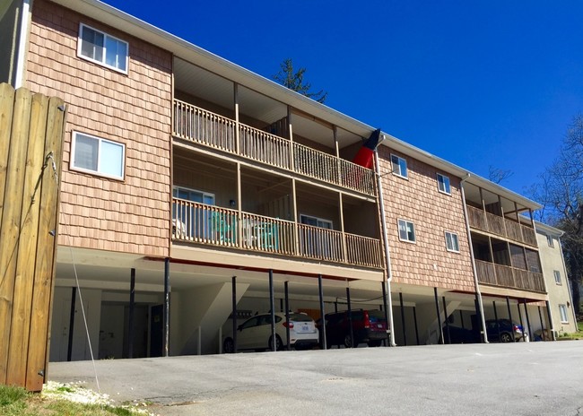 15 Arden Rd in Asheville, NC - Foto de edificio - Building Photo