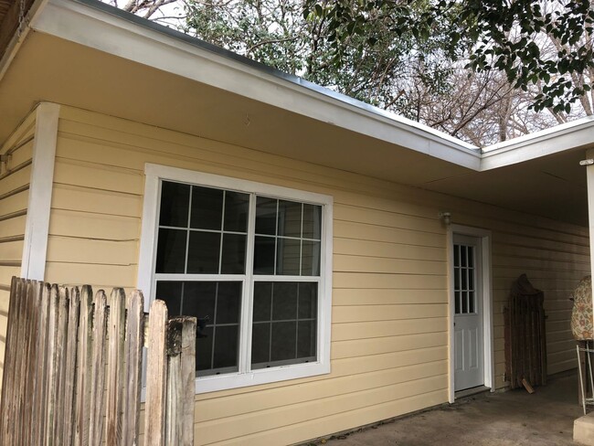 5400 Harmon Ave in Austin, TX - Building Photo - Building Photo