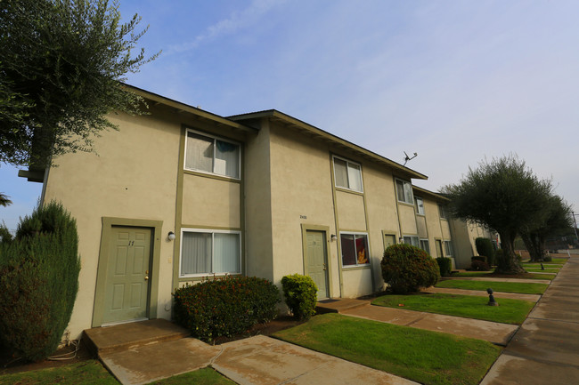 Riviera West Chester Apartments in Bakersfield, CA - Foto de edificio - Building Photo