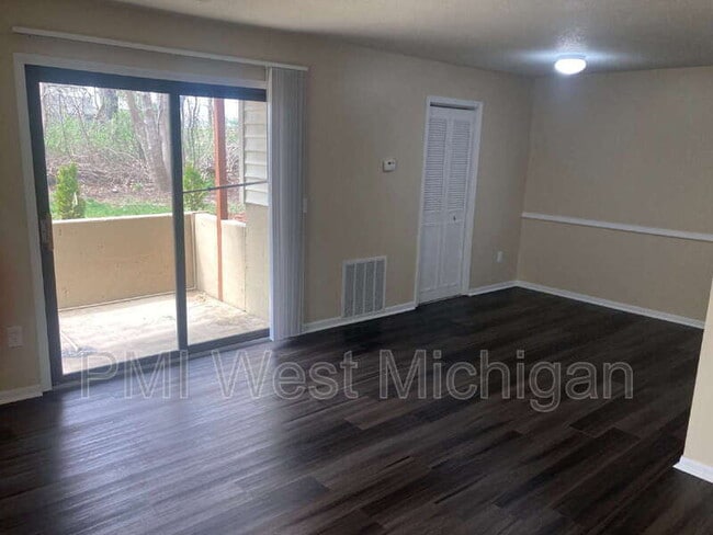 6063 In the Pines Dr SE in Grand Rapids, MI - Building Photo - Building Photo