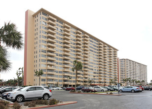 Coral Ridge Towers South in Fort Lauderdale, FL - Building Photo - Building Photo