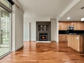 10610 NE 9th Pl in Bellevue, WA - Foto de edificio - Building Photo