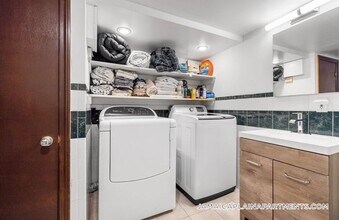 66 Round Hill St-Unit -2 in Boston, MA - Building Photo - Building Photo