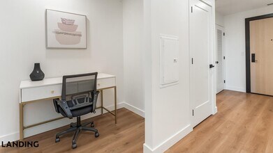 632 Howard Rd SE, Unit 742 in Washington, DC - Foto de edificio - Building Photo