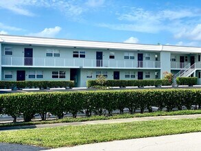 665 Glouchester St in Boca Raton, FL - Building Photo - Building Photo