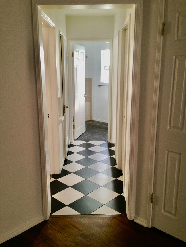 615 N Coronado St, Unit 615 in Los Angeles, CA - Foto de edificio - Building Photo