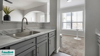 2500 Woodland Park Dr, Unit D303 in Houston, TX - Building Photo - Building Photo