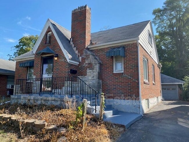 property at 1944 Victoria Ave