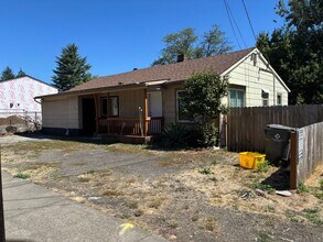 3242-3250 SE 136th Ave in Portland, OR - Building Photo - Building Photo