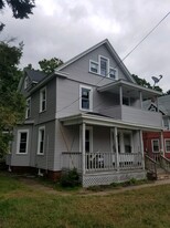 15 Hollister Street in Manchester, CT - Building Photo