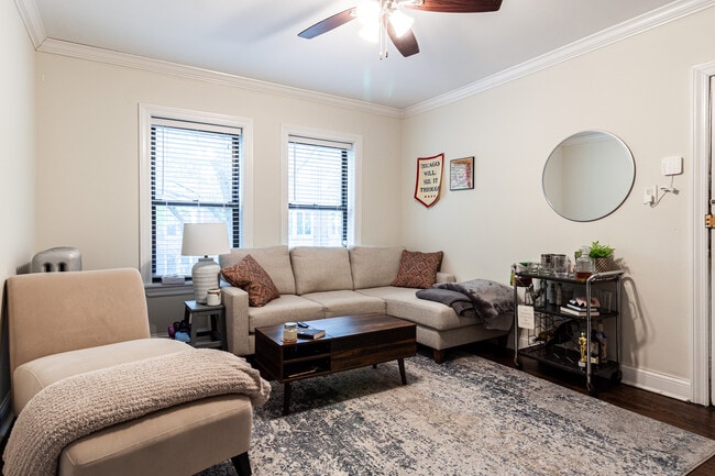 2537 N Seminary Ave, Unit 3 in Chicago, IL - Foto de edificio - Building Photo