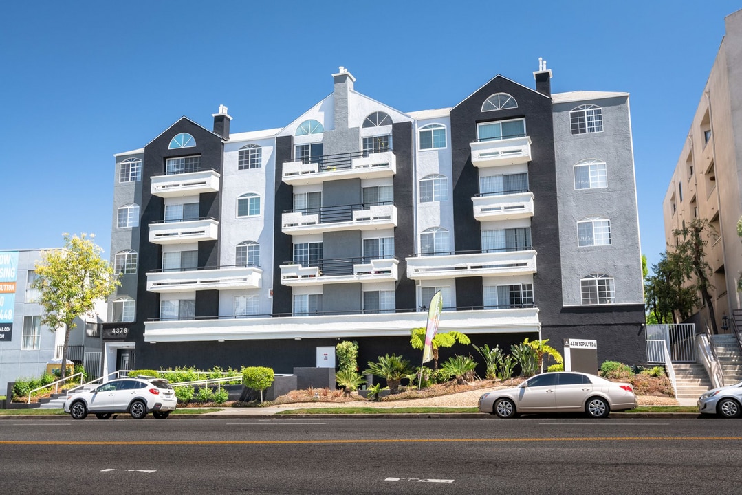 4378 Sepulveda Blvd in Sherman Oaks, CA - Building Photo