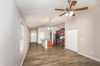 3830 Julia Marie Drive in Jacksonville, FL - Foto de edificio - Building Photo