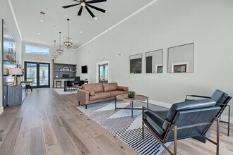 Heritage Court Luxury Townhomes in Sherman, TX - Foto de edificio - Building Photo