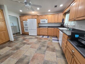 8909 Hilton Ave NE in Albuquerque, NM - Building Photo - Building Photo