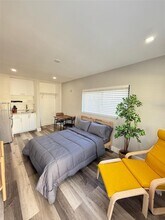 1050 SW 11th St in Miami, FL - Building Photo - Building Photo