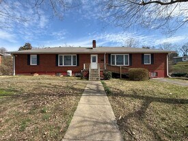 109 Duke St in Ashland City, TN - Building Photo