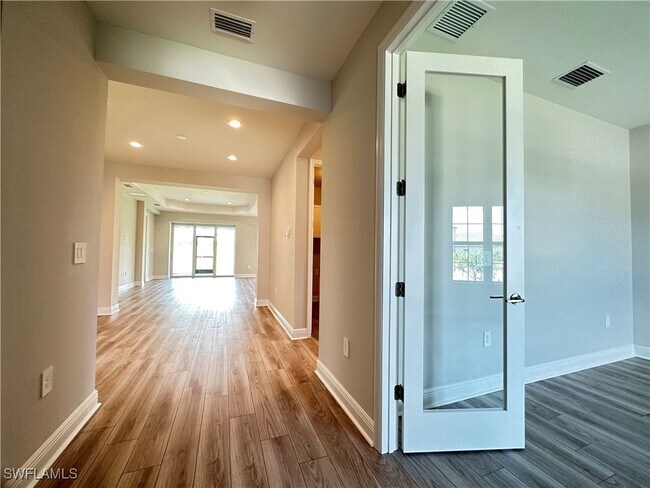 3972 Pegasus Wy in Naples, FL - Building Photo - Building Photo