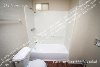 934 Poinsettia St in San Antonio, TX - Building Photo - Building Photo