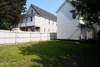21 Grove Pl in Schenectady, NY - Building Photo - Building Photo