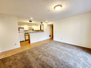 Mountaineer Court in Morgantown, WV - Foto de edificio - Building Photo