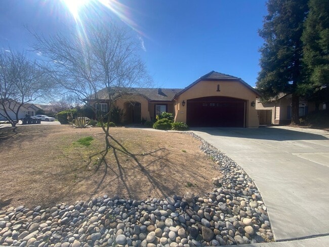 4711 W Mary Ave in Visalia, CA - Building Photo - Building Photo