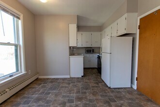 130 College Ave NE in Grand Rapids, MI - Building Photo - Building Photo