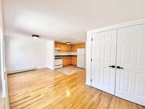 61-25 Woodside Ave in Queens, NY - Building Photo - Building Photo