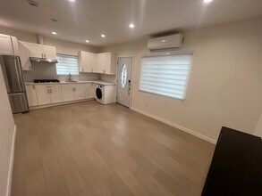 11015 Irma Ave, Unit 11017 in Tujunga, CA - Building Photo - Building Photo