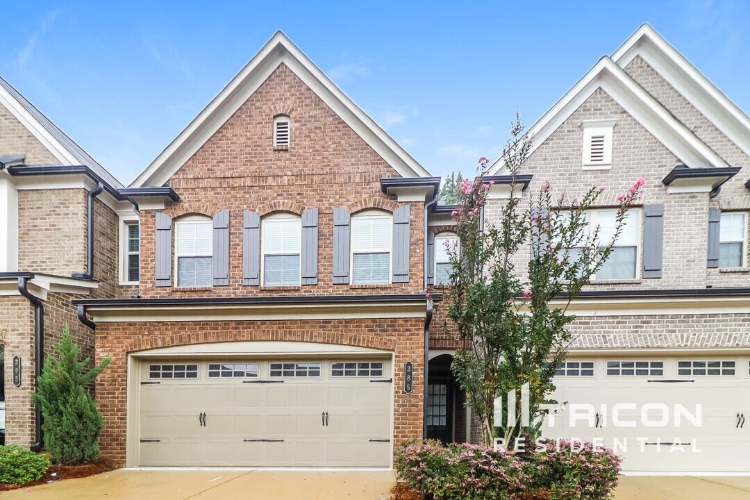 385 Holdings Dr in Lawrenceville, GA - Building Photo