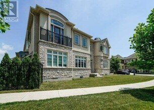 3227 Kingsholm Dr in Oakville, ON - Building Photo - Building Photo