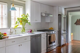 77 Sparks Ave in Nantucket, MA - Foto de edificio - Building Photo